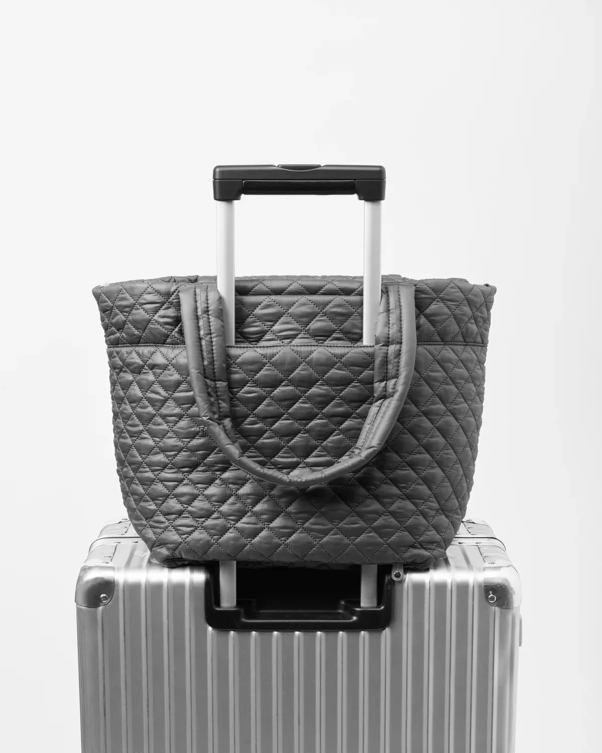 Medium Metro Tote Deluxe | Black Magnet
