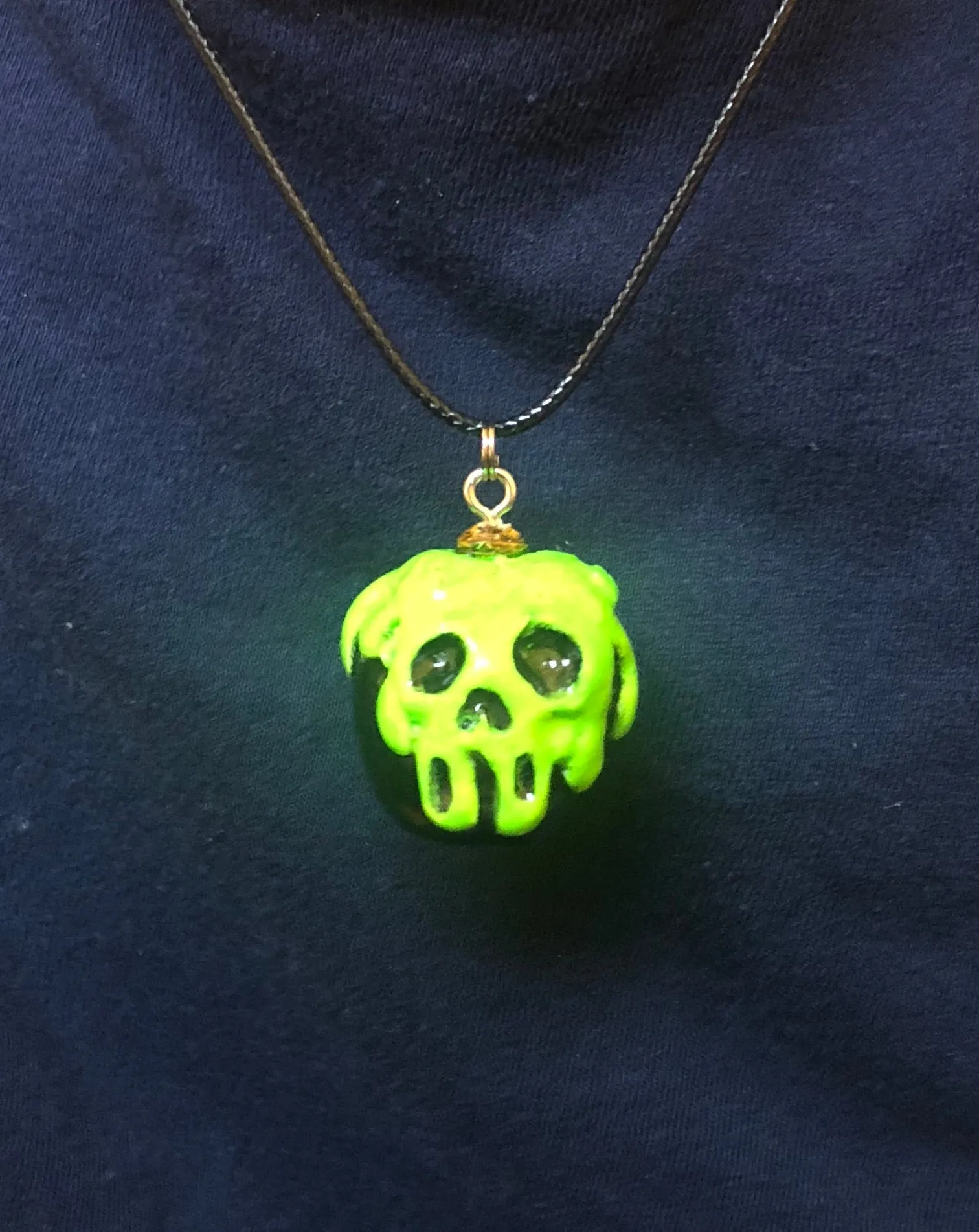 Poison Apple: pendant / keychain