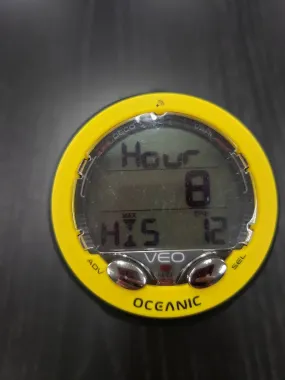 USED Oceanic VEO 4.0 Wrist Computer - Yellow